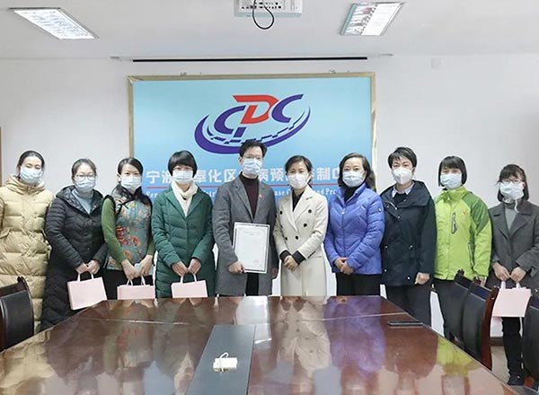 2020.2.27向一线医护人员捐赠252个保温杯