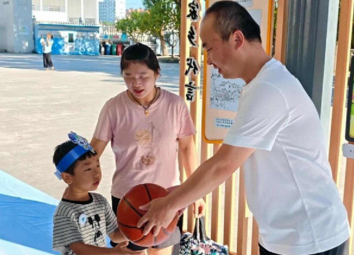 又逢一年开学季，春辰“向日葵公益”爱心持续时！